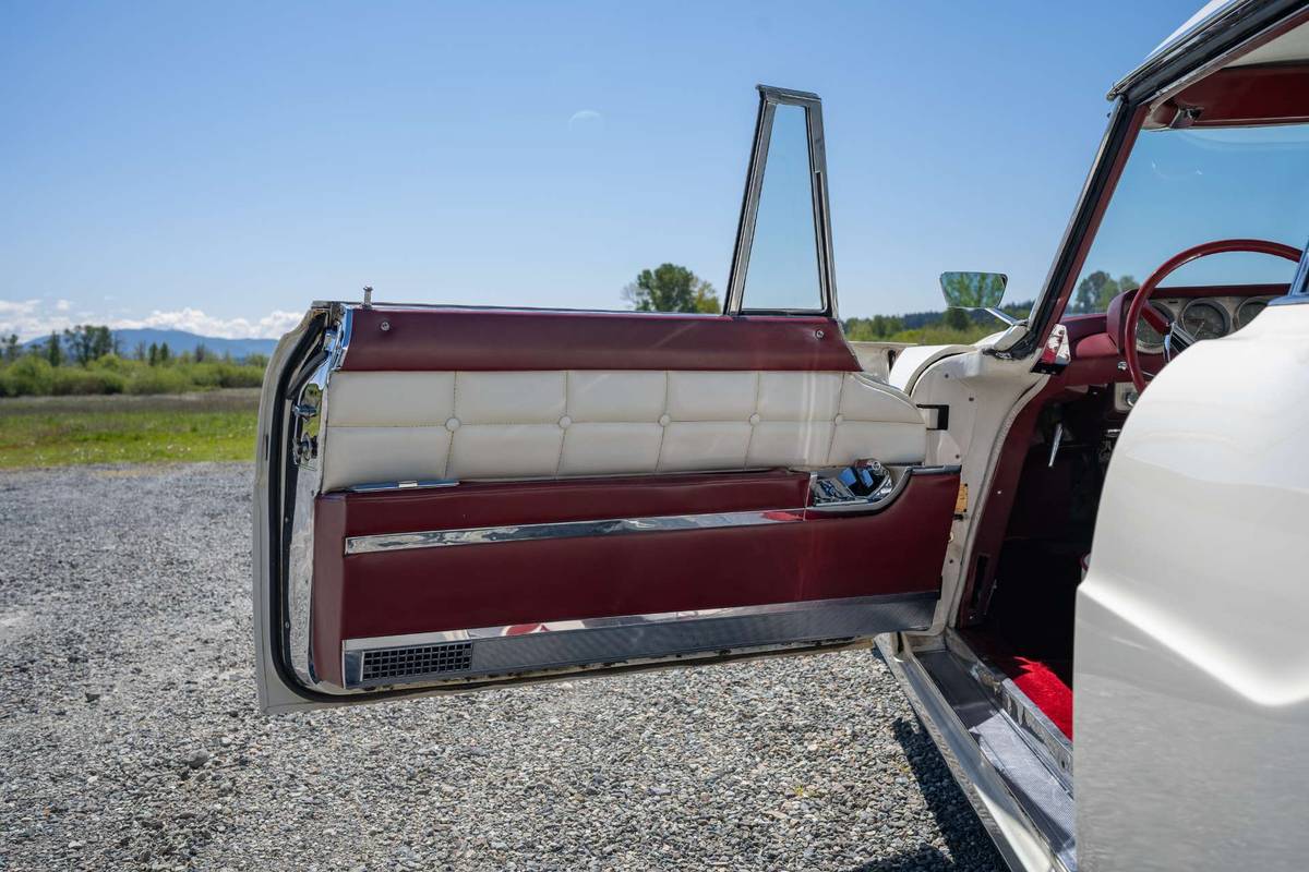 Lincoln-Continental-1957-13