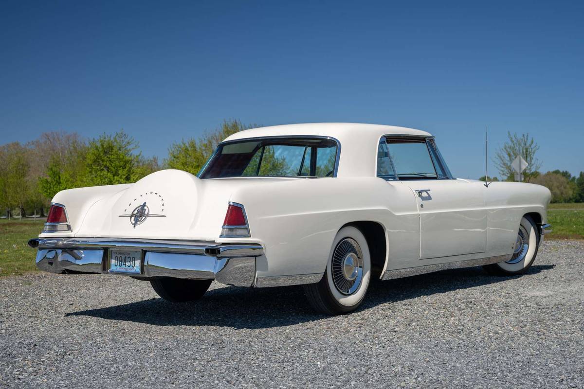 Lincoln-Continental-1957-3