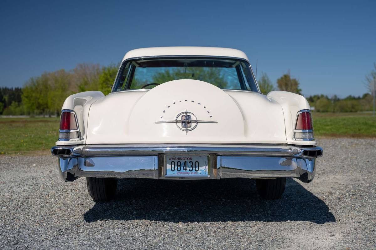 Lincoln-Continental-1957-4