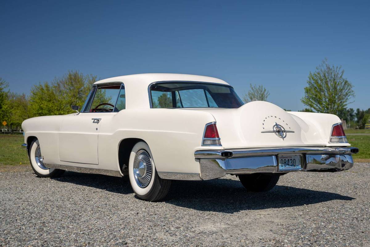 Lincoln-Continental-1957-5