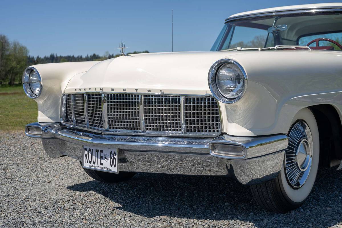 Lincoln-Continental-1957-6