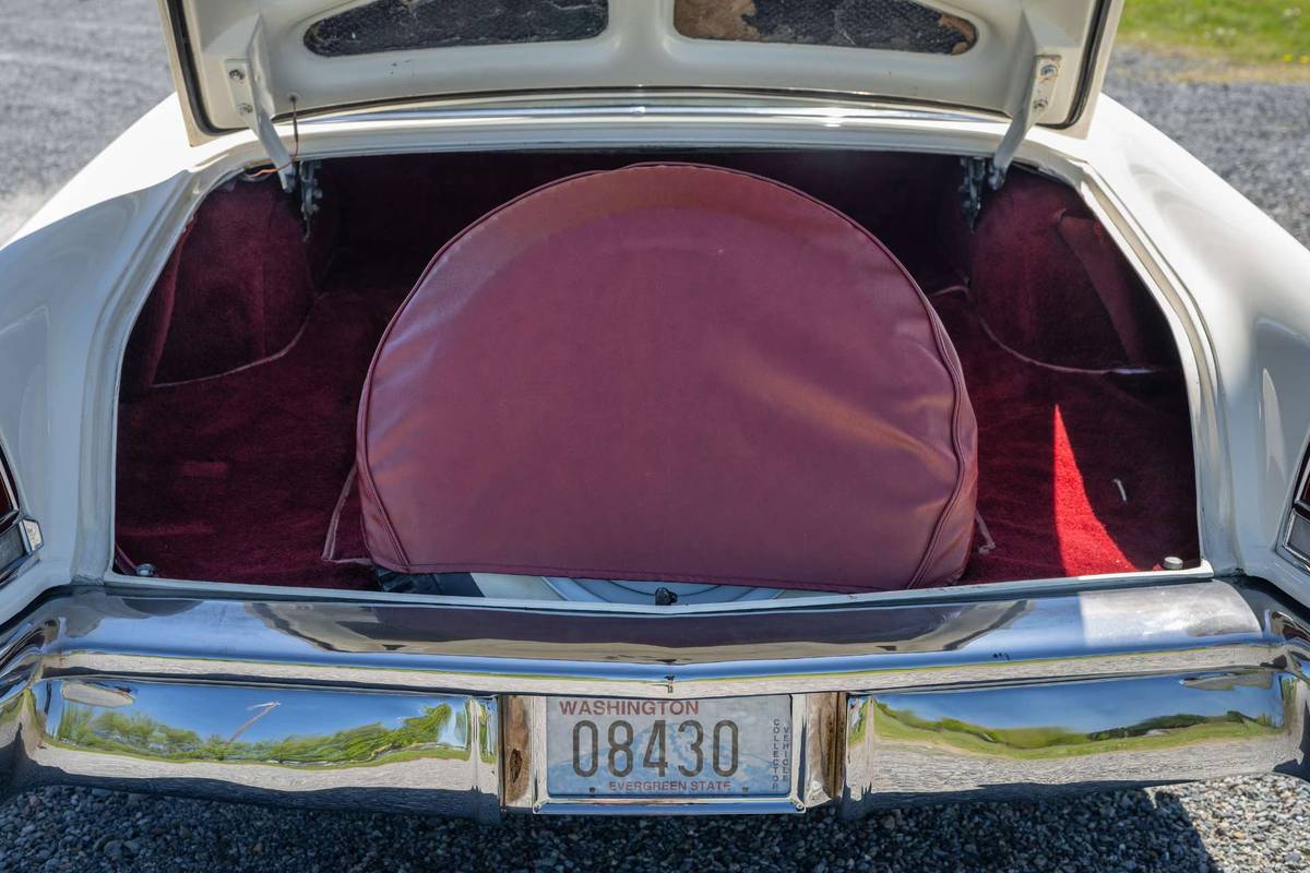 Lincoln-Continental-1957-9