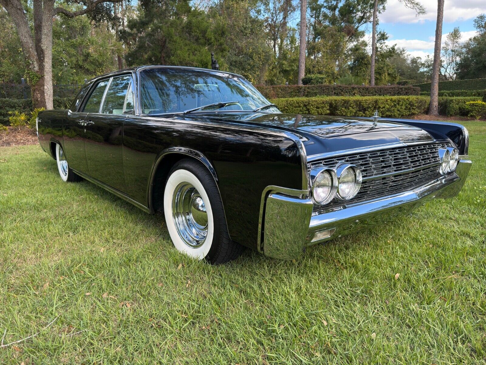 Lincoln-Continental-1965-3