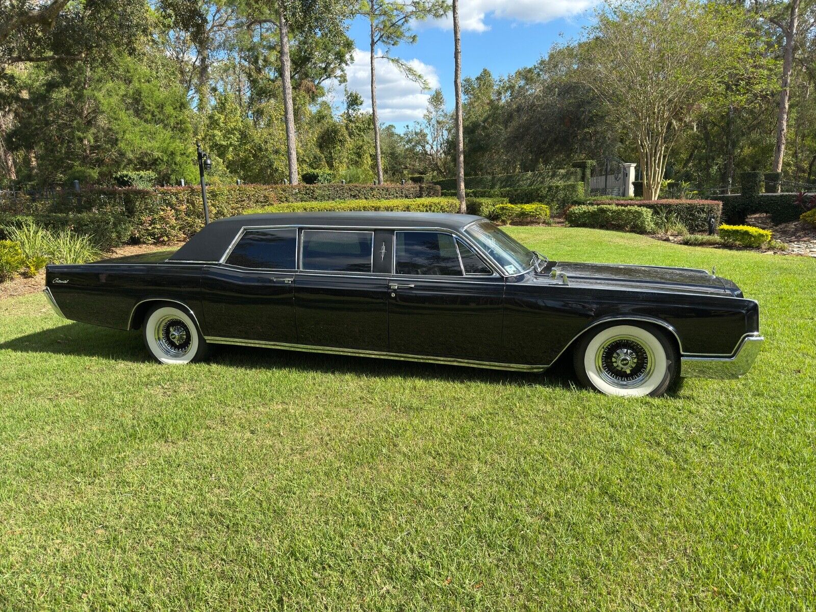 Lincoln-Continental-1965-6