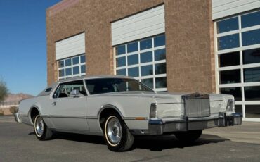 Lincoln-Continental-1976