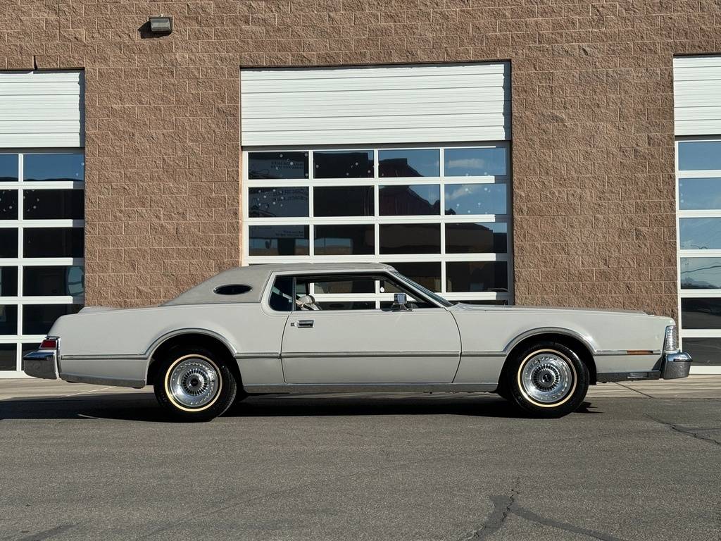 Lincoln-Continental-1976-2