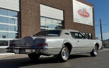 Lincoln-Continental-1976-3