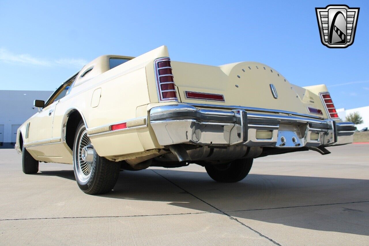 Lincoln-Continental-1977-10