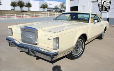 Lincoln-Continental-1977-3