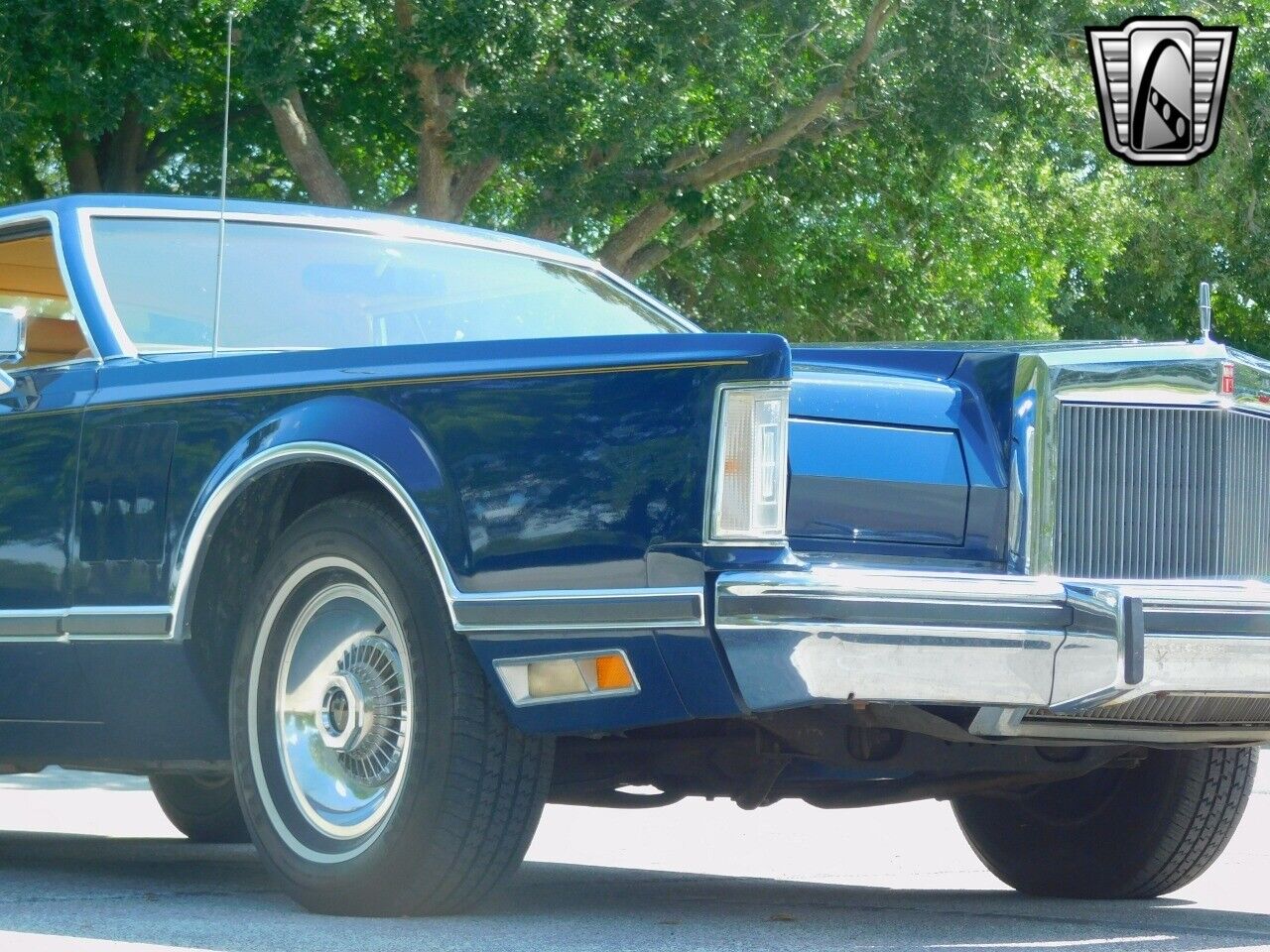 Lincoln-Continental-1977-6