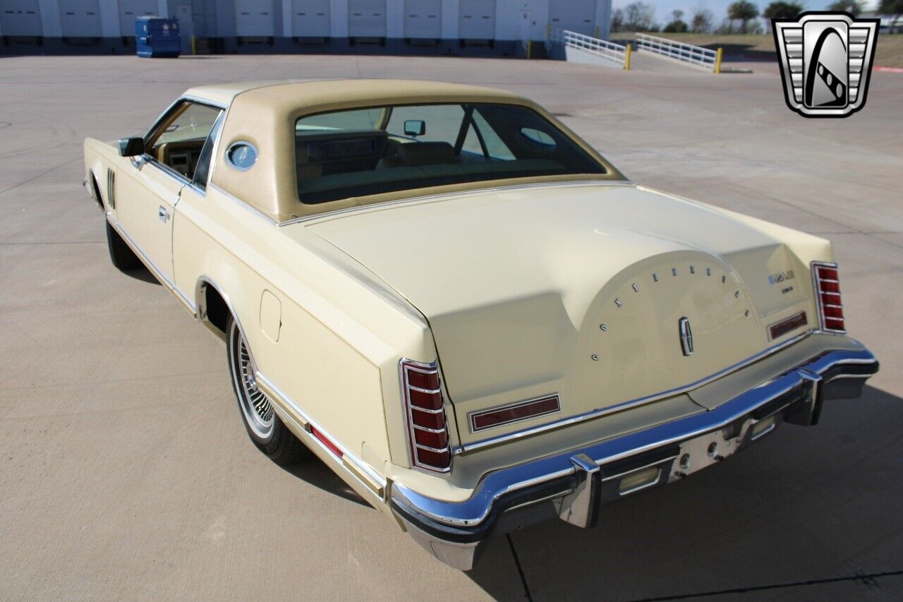 Lincoln-Continental-1977-8