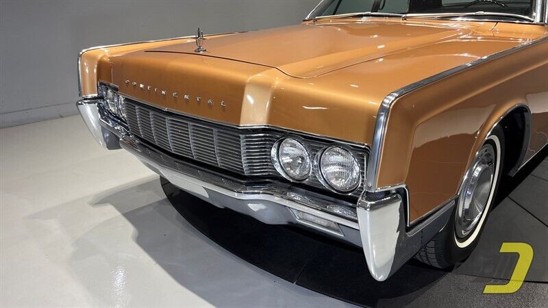 Lincoln-Continental-Berline-1967-18