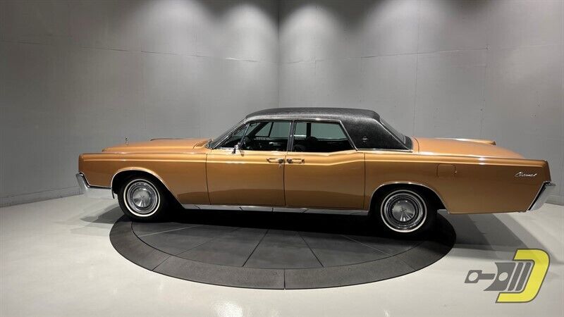 Lincoln-Continental-Berline-1967-2