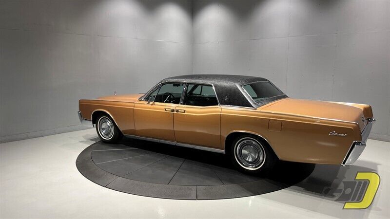 Lincoln-Continental-Berline-1967-3