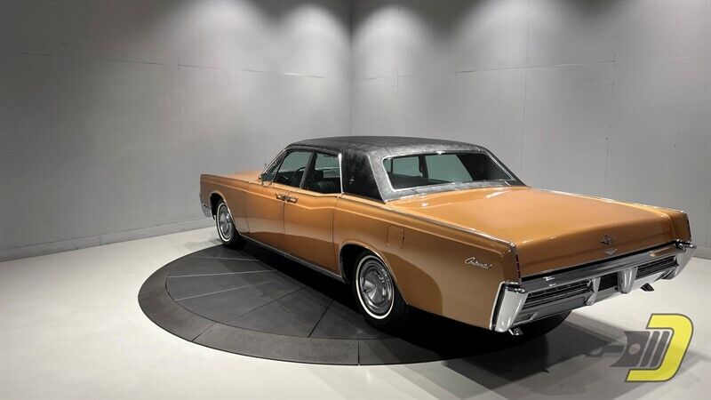 Lincoln-Continental-Berline-1967-4