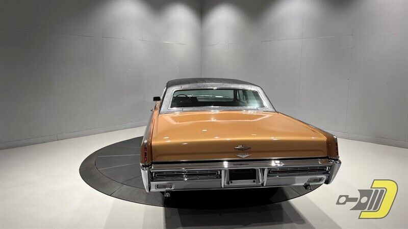 Lincoln-Continental-Berline-1967-5