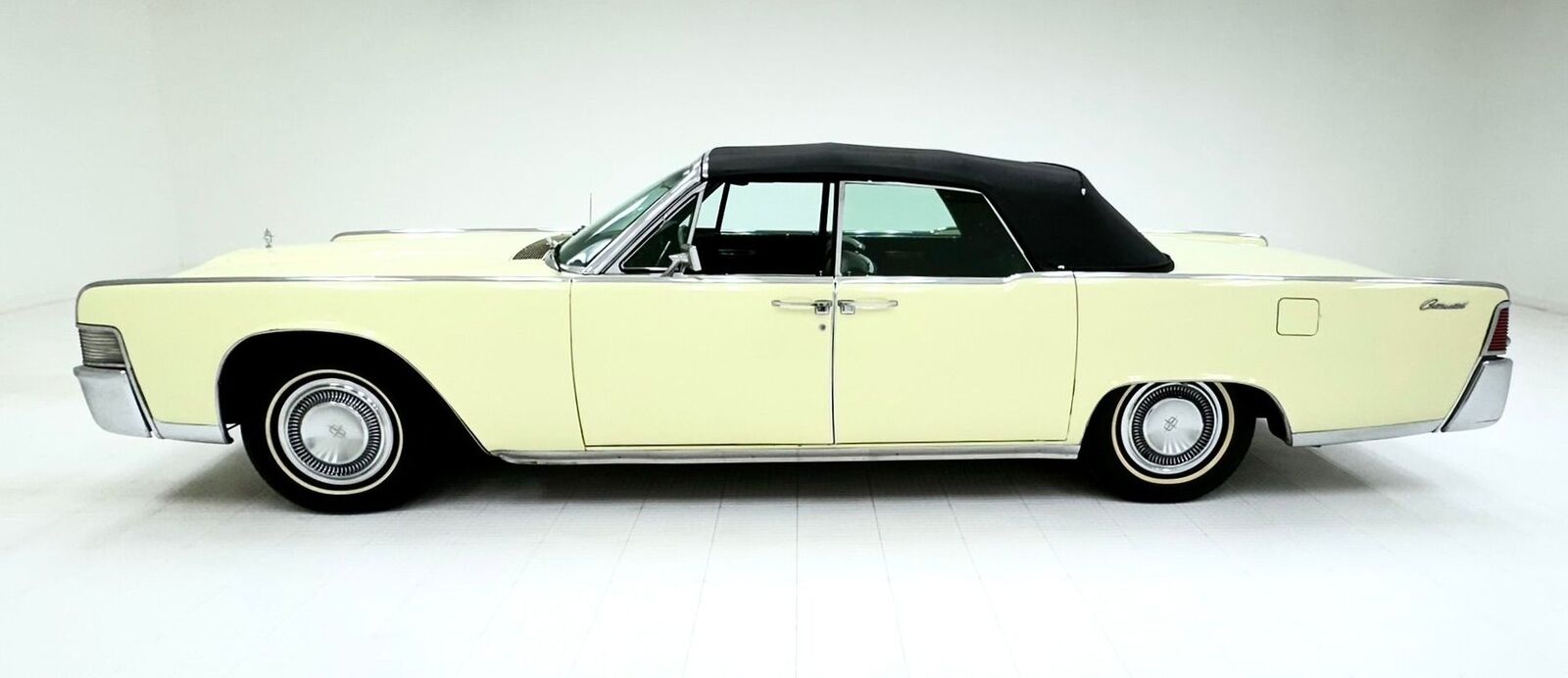 Lincoln-Continental-Cabriolet-1965-Yellow-Black-161631-1