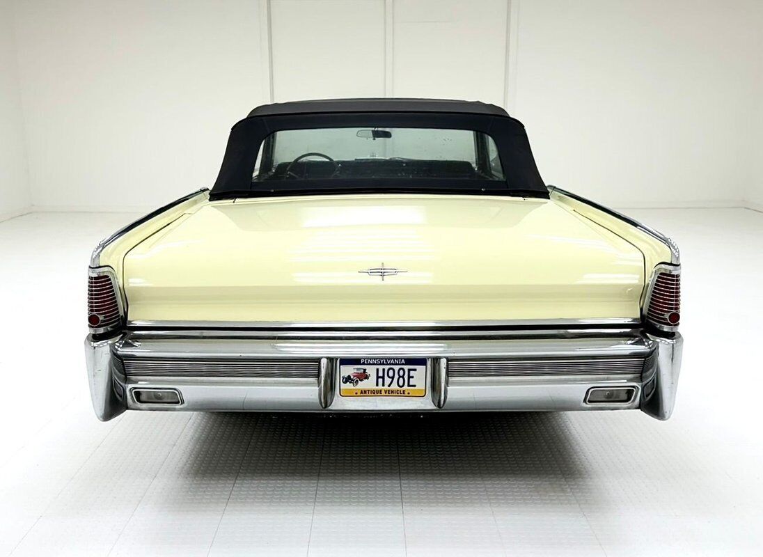 Lincoln-Continental-Cabriolet-1965-Yellow-Black-161631-3