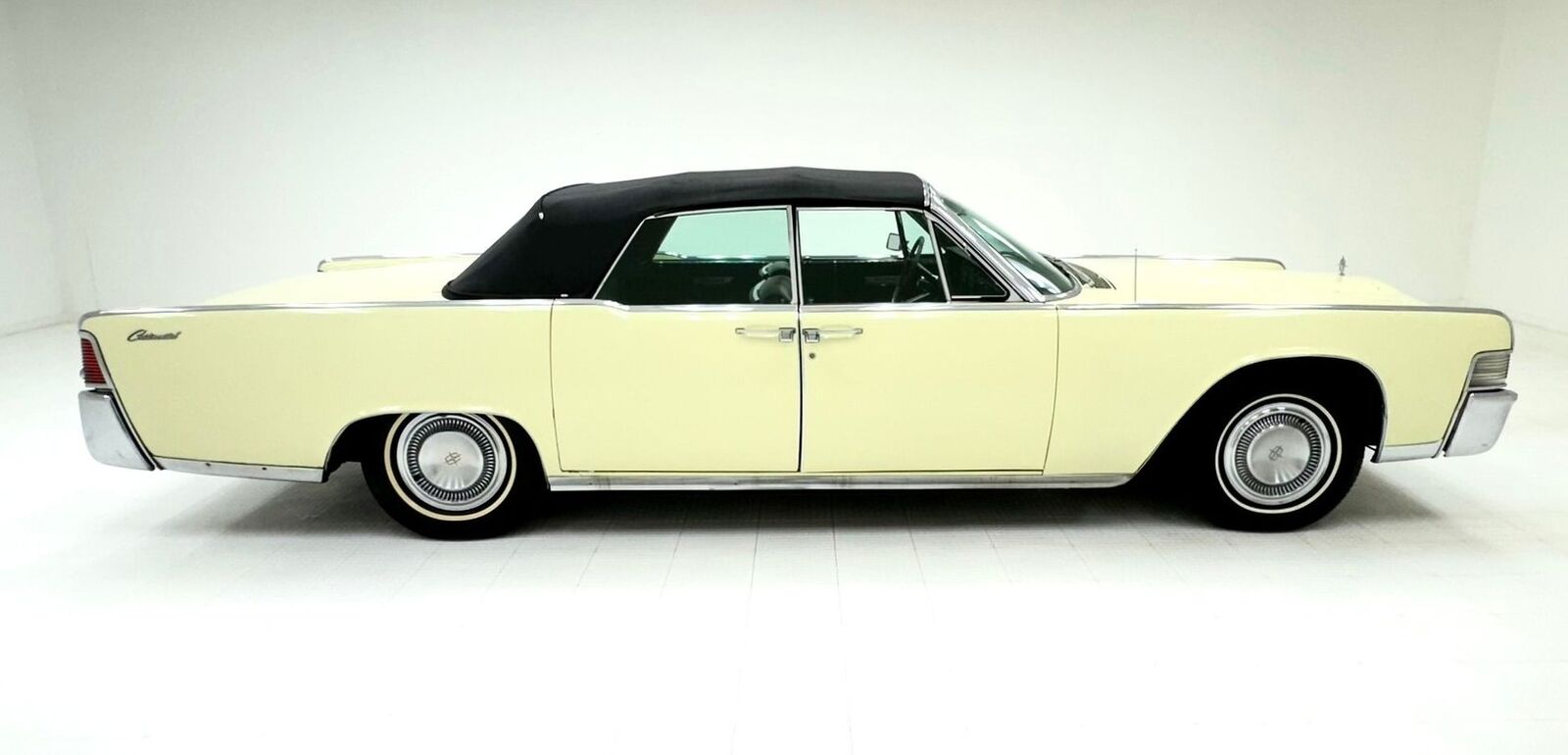 Lincoln-Continental-Cabriolet-1965-Yellow-Black-161631-5