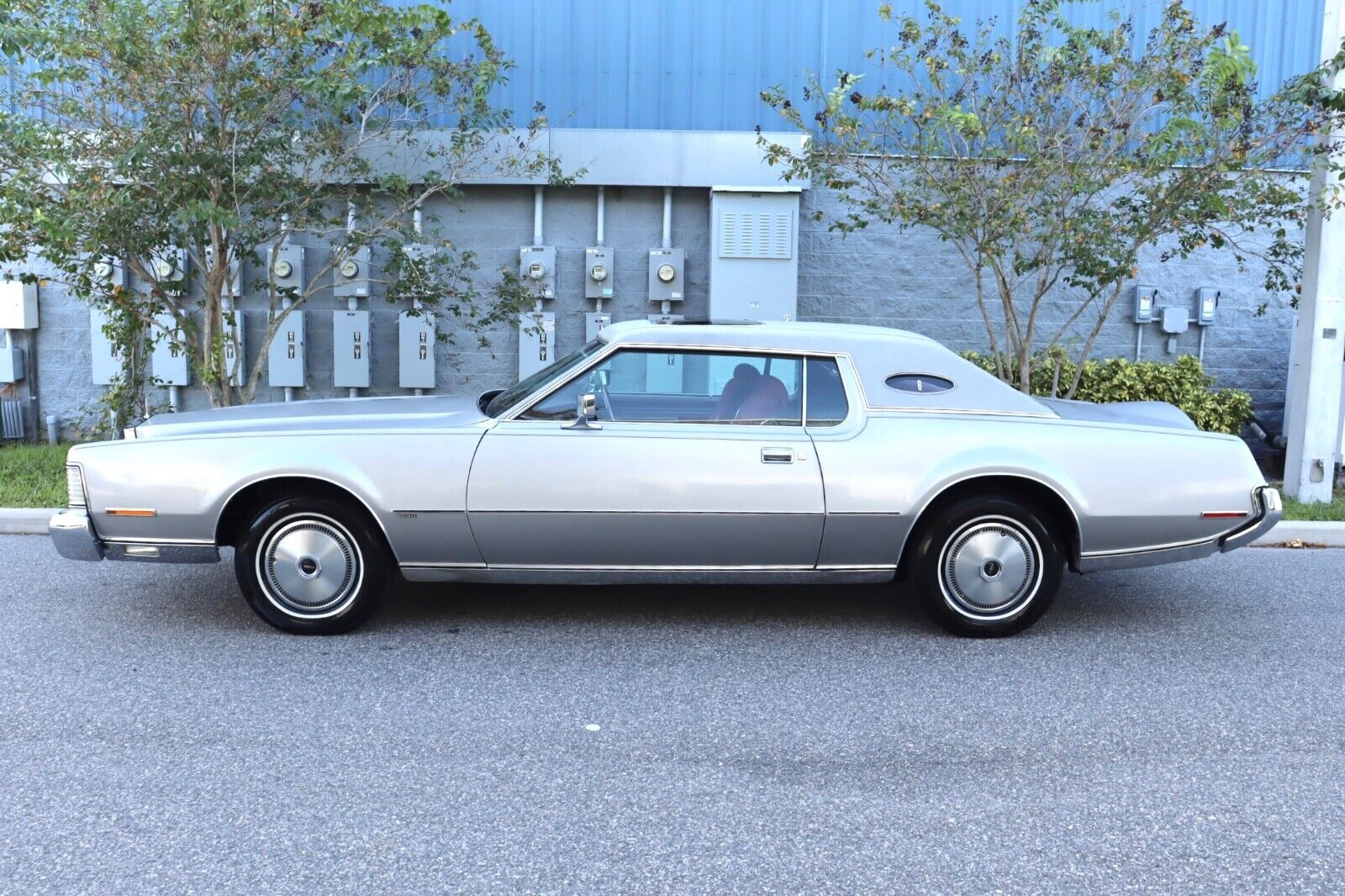 Lincoln-Continental-Coupe-1973-Silver-Red-137356-1