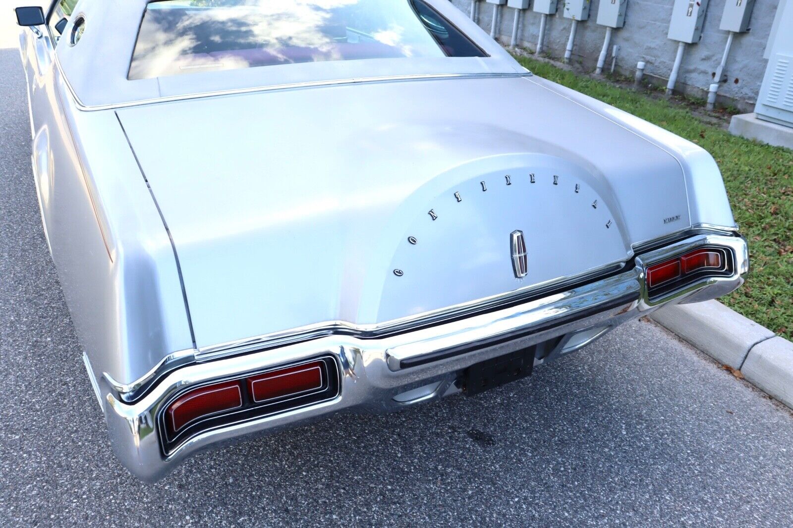 Lincoln-Continental-Coupe-1973-Silver-Red-137356-10