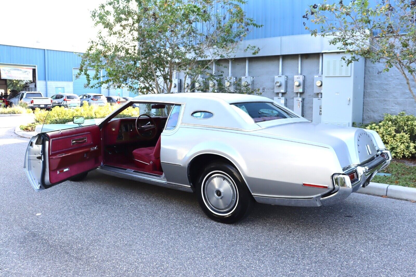 Lincoln-Continental-Coupe-1973-Silver-Red-137356-16