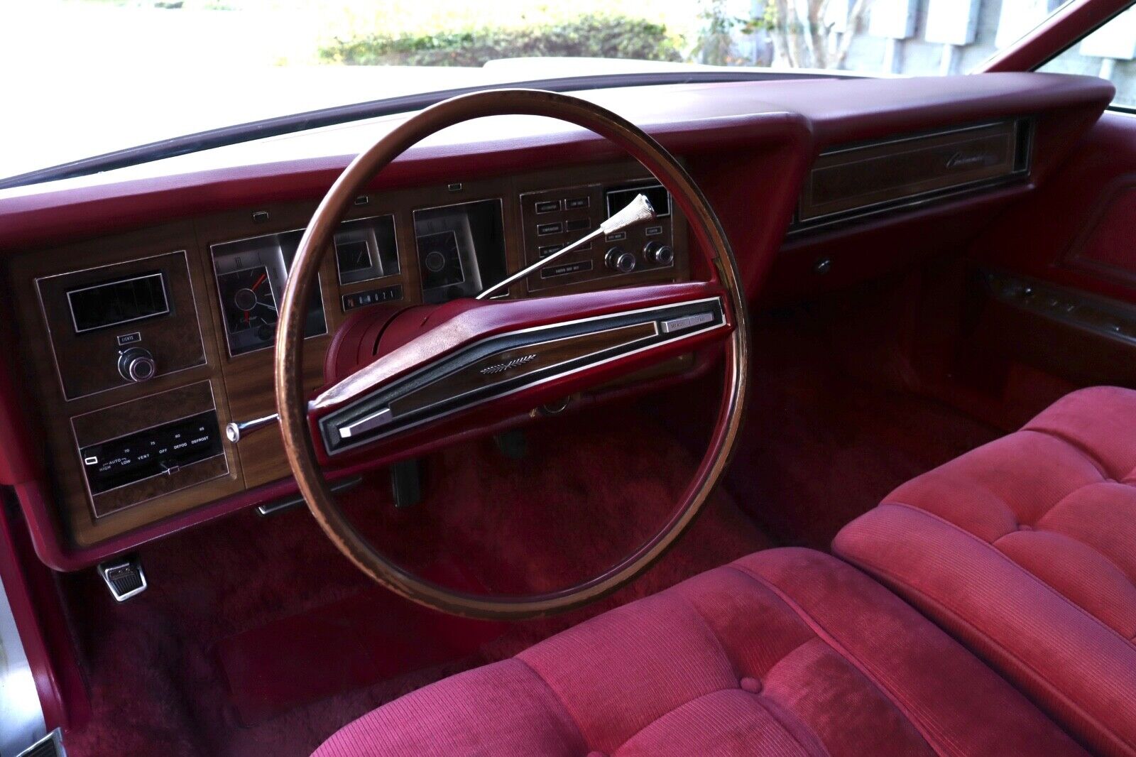 Lincoln-Continental-Coupe-1973-Silver-Red-137356-17