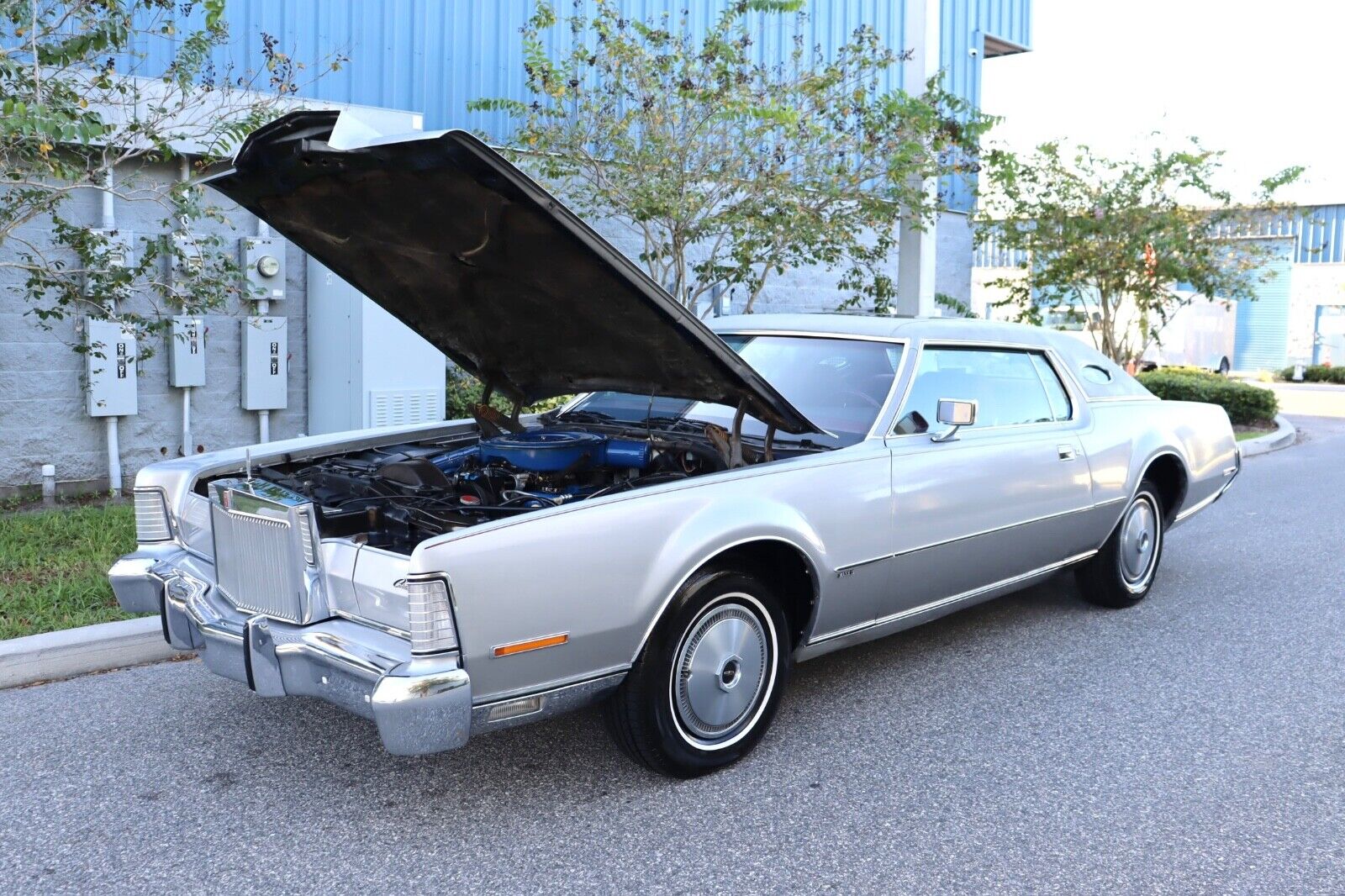 Lincoln-Continental-Coupe-1973-Silver-Red-137356-24