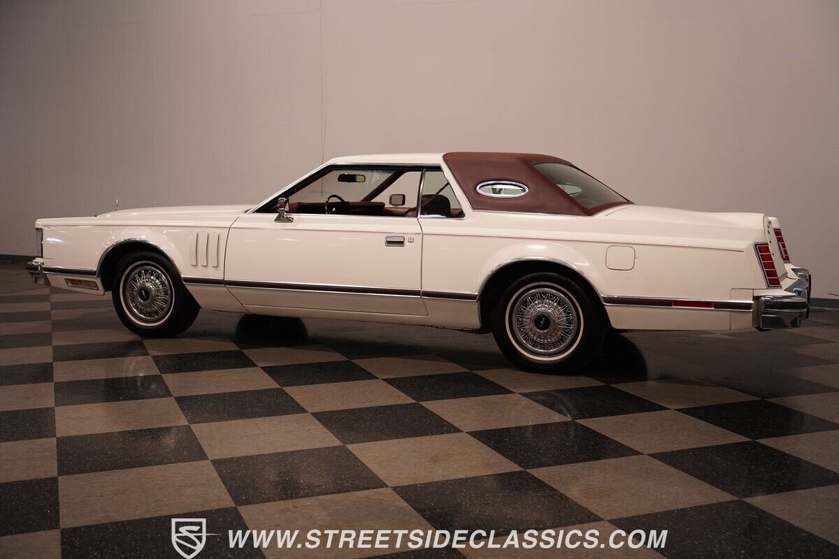 Lincoln-Continental-Coupe-1977-White-Red-122032-10