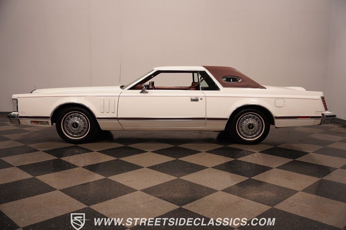 Lincoln-Continental-Coupe-1977-White-Red-122032-9