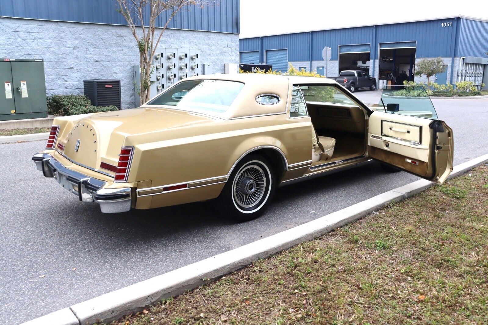 Lincoln-Continental-Coupe-1979-18