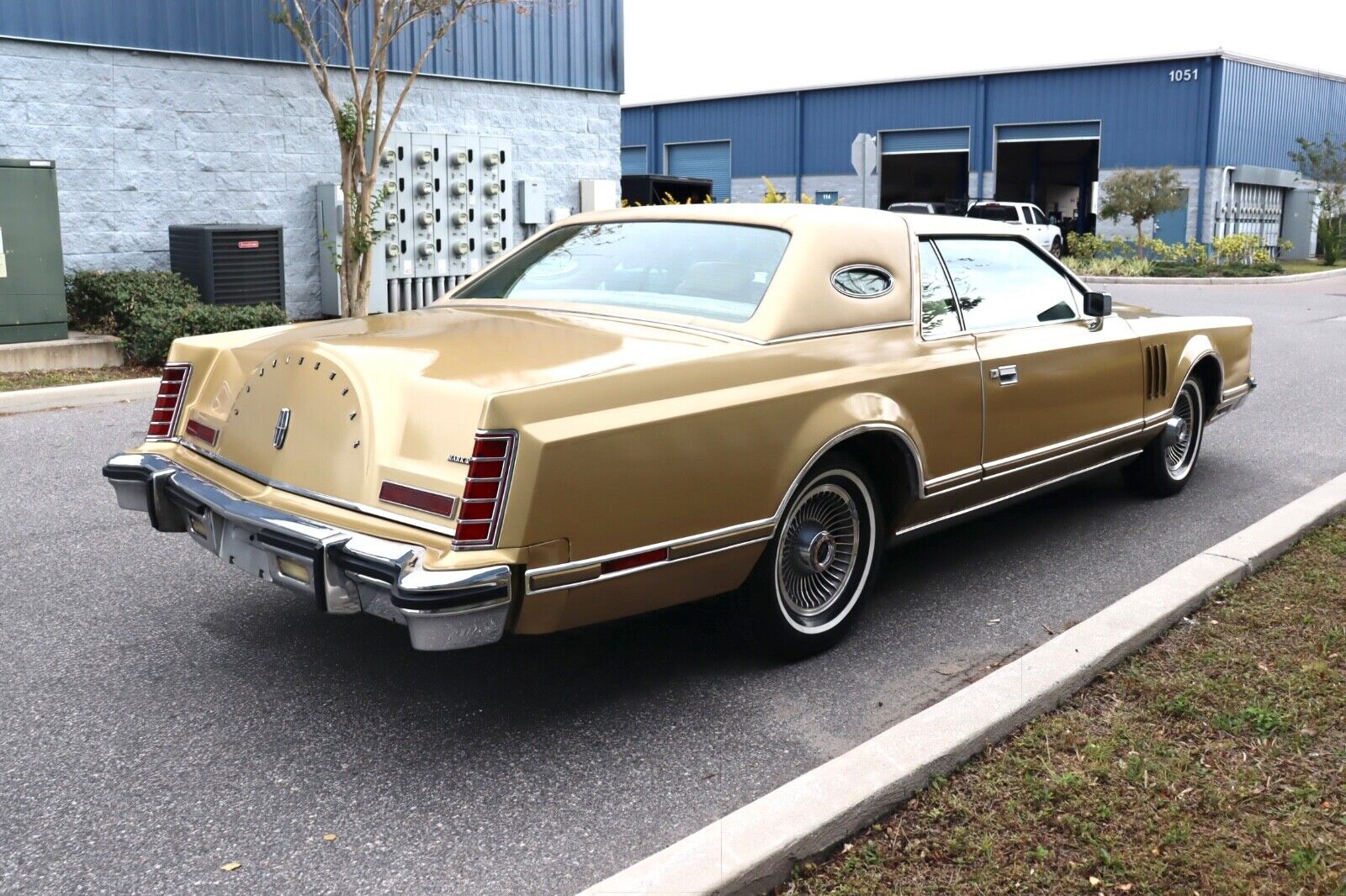 Lincoln-Continental-Coupe-1979-3