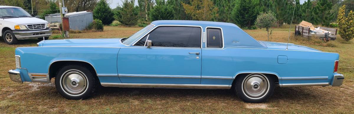 Lincoln-Continental-town-coupe-1979-blue-88514-4