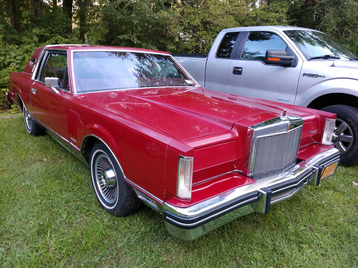 Lincoln-Mark-vi-1983-red-123919-5