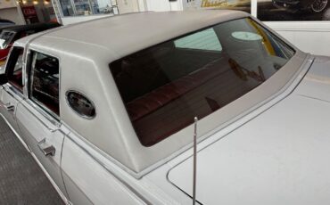 Lincoln-Town-Car-1977-Gray-Red-72514-13