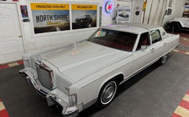 Lincoln-Town-Car-1977-Gray-Red-72514-18