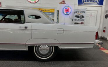 Lincoln-Town-Car-1977-Gray-Red-72514-24