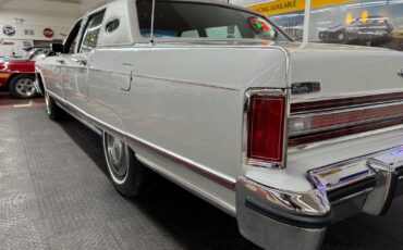 Lincoln-Town-Car-1977-Gray-Red-72514-25