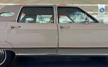 Lincoln-Town-Car-1977-Gray-Red-72514-28