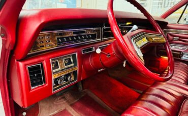 Lincoln-Town-Car-1977-Gray-Red-72514-35