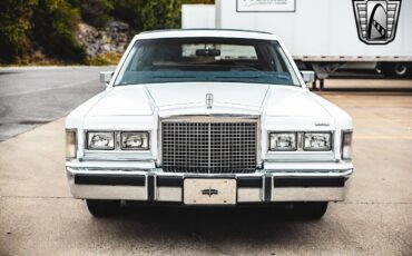 Lincoln-Town-Car-1985-White-Blue-92278-10