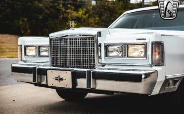 Lincoln-Town-Car-1985-White-Blue-92278-11