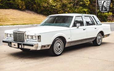 Lincoln-Town-Car-1985-White-Blue-92278-3