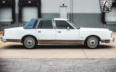 Lincoln-Town-Car-1985-White-Blue-92278-8