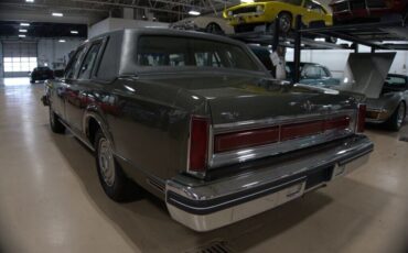 Lincoln-Town-Car-Berline-1984-Green-Green-145993-3