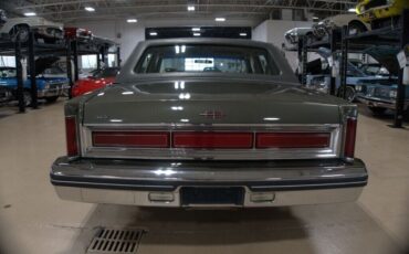 Lincoln-Town-Car-Berline-1984-Green-Green-145993-4