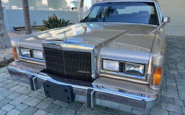 Lincoln-Town-Car-Berline-1989-Gold-Blue-21042-12