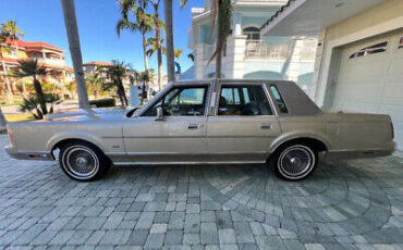 Lincoln-Town-Car-Berline-1989-Gold-Blue-21042-17