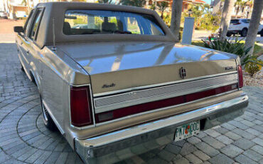 Lincoln-Town-Car-Berline-1989-Gold-Blue-21042-20