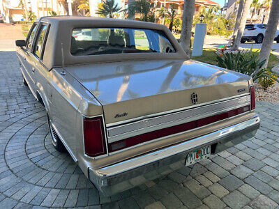 Lincoln-Town-Car-Berline-1989-Gold-Blue-21042-21